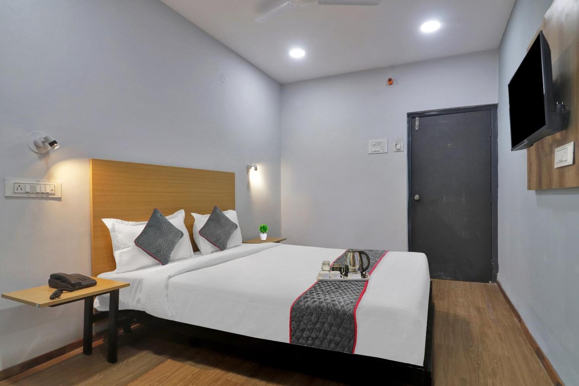 Hotel Townhouse S Continental à Haïdarabad Extérieur photo