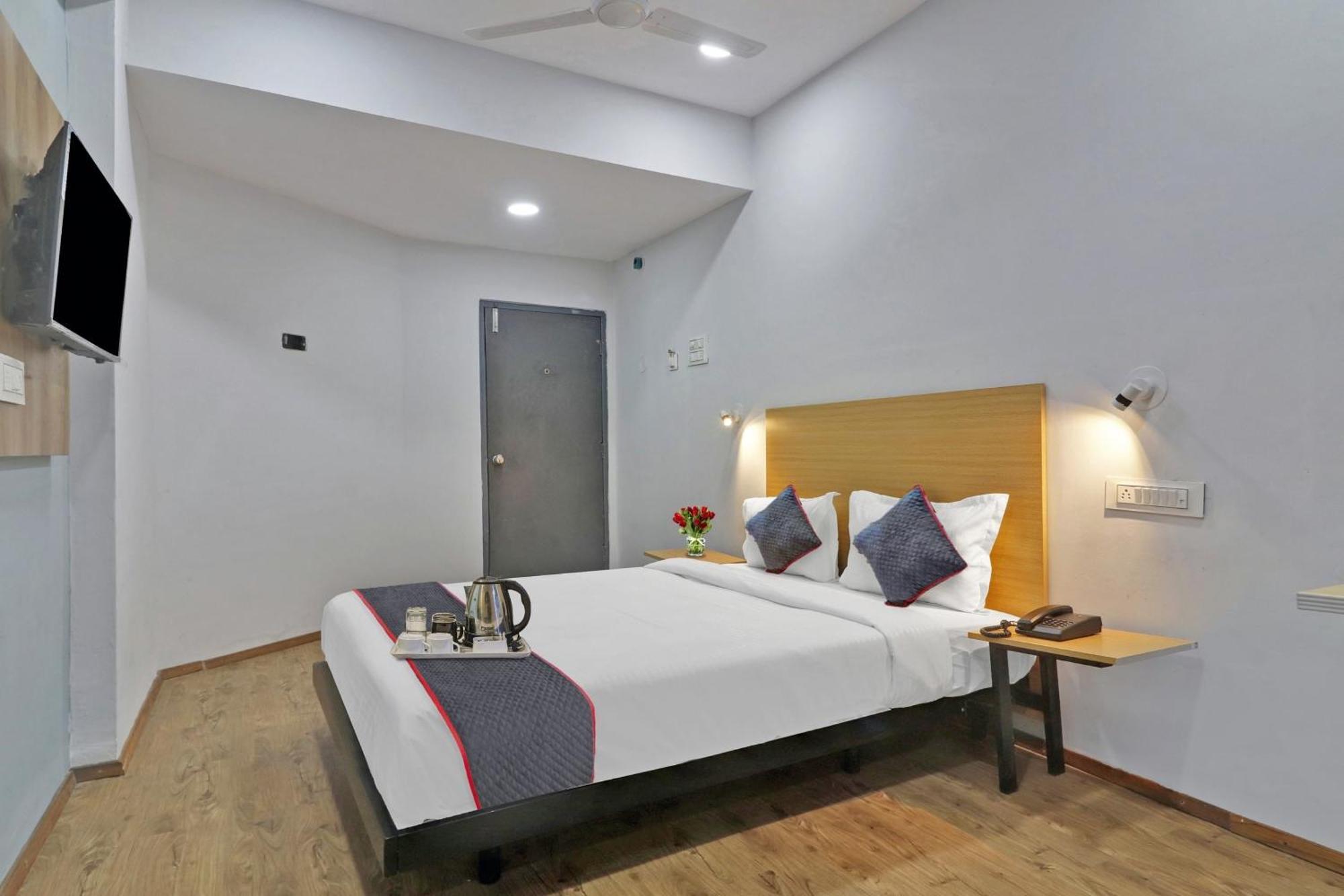 Hotel Townhouse S Continental à Haïdarabad Extérieur photo
