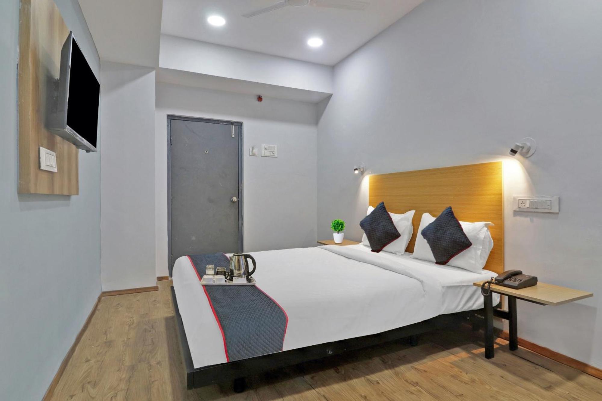 Hotel Townhouse S Continental à Haïdarabad Extérieur photo